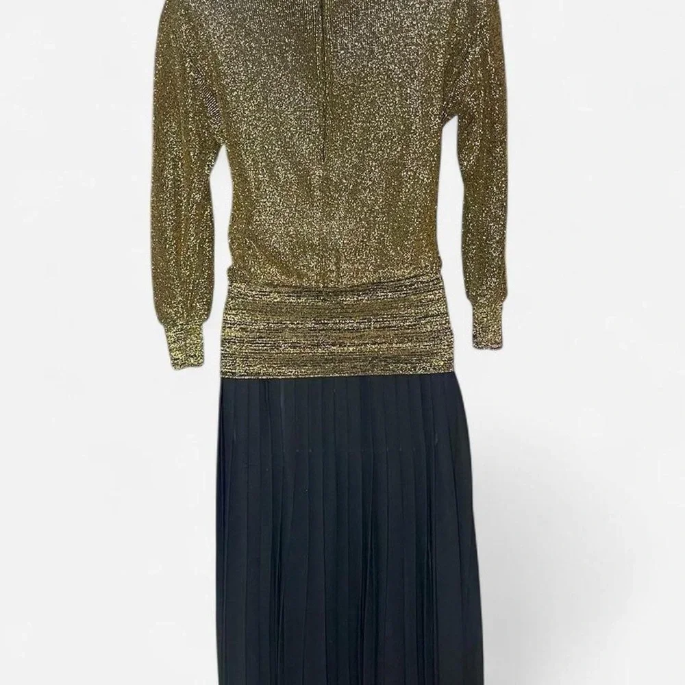 Luxurious Gold and Black Long Sleeve Dress - Picture 4 of 5